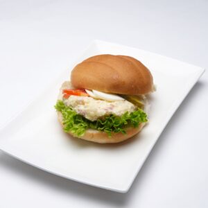 Broodje huzarensalade