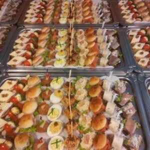 Schaal met 50 hapjes